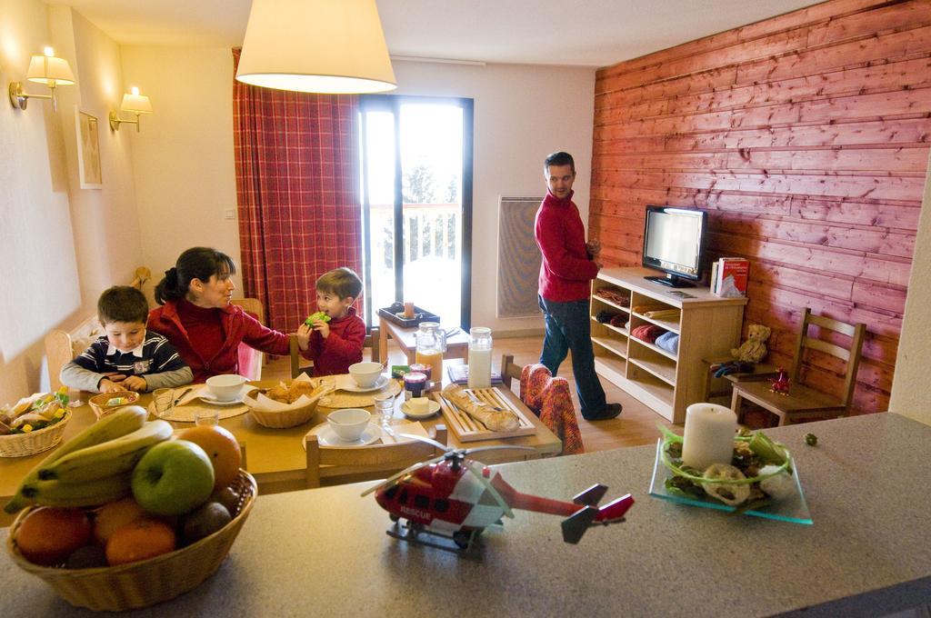 Residence Goelia Le Domaine De Castella Font-Romeu-Odeillo-Via Екстериор снимка